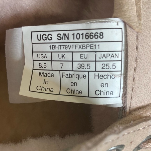 UGG Bethany Boots. Size 8 1/2 - Picture 10 of 12